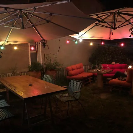 In Goldenbaum Mitten Im Nationalpark Homestay Carpin